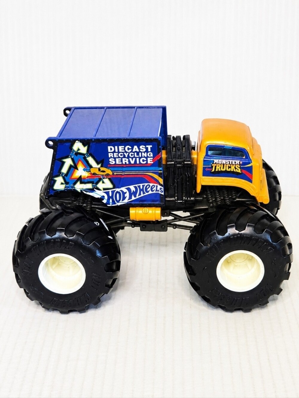 Hot Wheels Monster Trucks Diecast Recycling Service Dumpster Truck 2018 Mattel